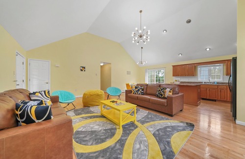 Monticello House | "The Yellow Monticello"
