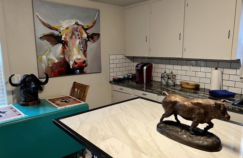 Amarillo House | The Yellowstone Located 1/2 mile from I-40