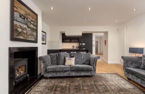 New Town Apartment | The York Place Residence