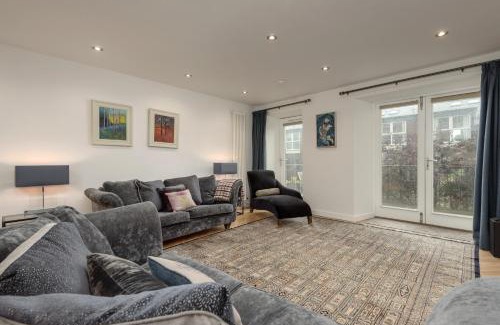 New Town Apartment | The York Place Residence