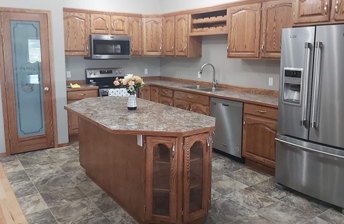 Whitehorse House | The Yukon Place 3beds 3 baths sleeps 9. Ten minutes to downtown
