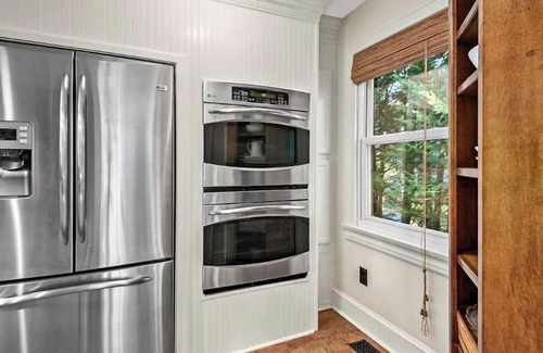 Hendersonville House | The Zen Den-Beautiful Home/Gardens/Walk to Downtown/Gas BBQ/Hot Tub/Fire Pitn