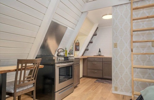 Redding Cabin | The Zen Den : Hidden Gem