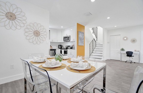 Progresso Village Condo | The Zen Suites