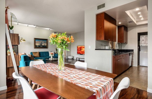 Sawtelle Condo | The Zen Two-Bedroom Den