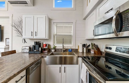 Austin Cabin | The Zilker - Luxury Tiny Home In Austin, TX
