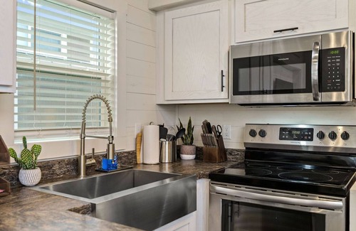 Austin Cabin | The Zilker - Luxury Tiny Home In Austin, TX