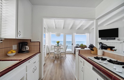 Eastern Malibu House | The Zuma Bungalow on Carbon Beach