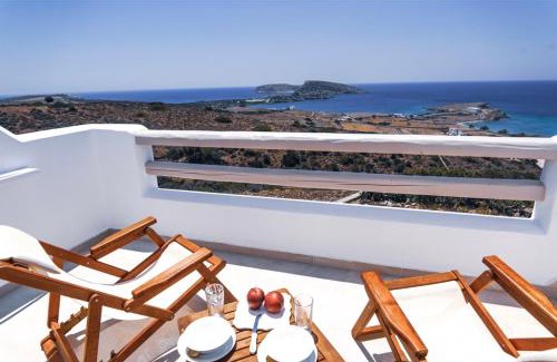 Schinoussa Town Hotel | Theasis Luxury Suites