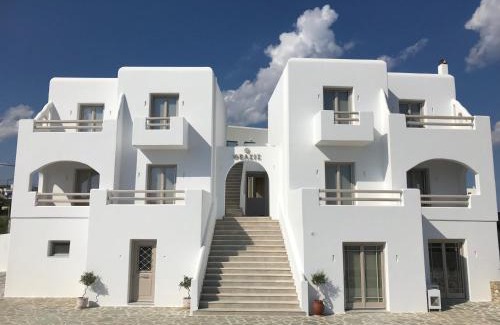 Schinoussa Town Hotel | Theasis Luxury Suites