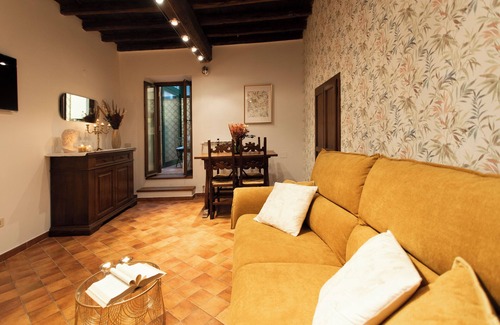 Rione XI Sant'Angelo Apartment | Theatrum Domus Pompeii Campo dei Fiori