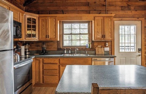 Hunter Cabin | @TheBridgeChalet Log Cabin .5 miles to Hunter 3BR