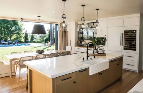 Carlsbad House | TheFarmHouz/LuXury/Modern/1.2ac/Central/TeNNiS/+2CaSitas