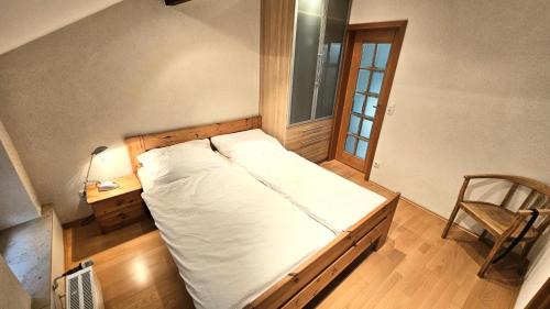 Rheindahlen-Land Apartment | TheGreenNest
