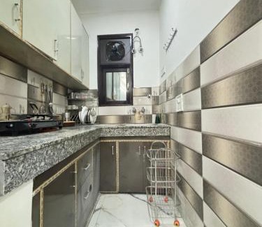 South West Apartment | Thehrav 1bhk 201