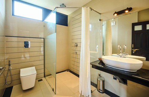 Vandiperiyar Hotel | Thekkady Gavi Suites
