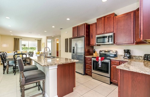 Celebration House | Themed Bedrooms-Games Room-10 MINS DISNEY-Private Pool and Spa/Movie Room/Wifi