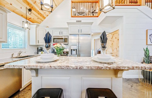 Hochatown Cabin | Themed Cabin Retreat:Pool Table/Hot Tub/Selfie Wall