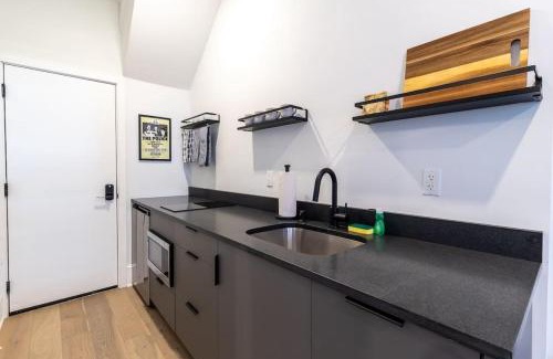 Gayborhood Apartment | Thena Hotel - Large Studio