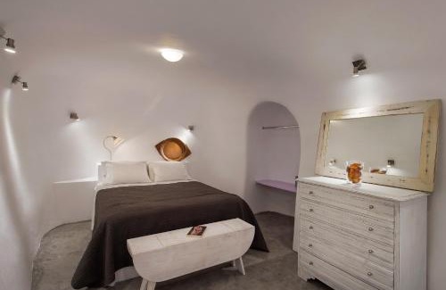 Oia Apartment | Theodora Suites