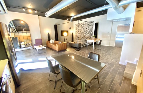 Brown and Stetson Business Condo | ☆TheOldTownOmni™☆—Fabulous LUXE Loft, ResortStyle