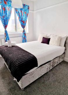 Tunstall House | Therence Accommodations can sleep up to 4 Guests in Chesterton, Stoke on Trent