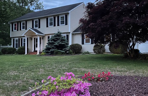 Queensbury House | There’s no place like HOME in Queensbury, NY