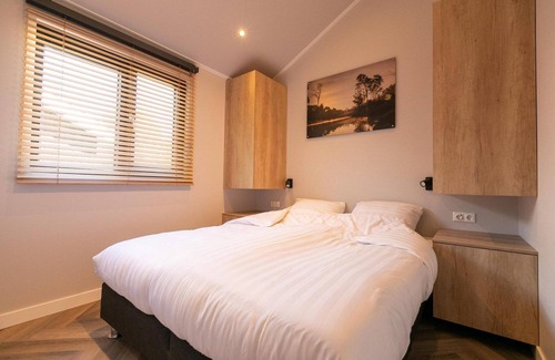 Municipality of Rhenen House | These modern Lodges with heated Dipping Pool are equipped with every luxury and comfort for 6 people.