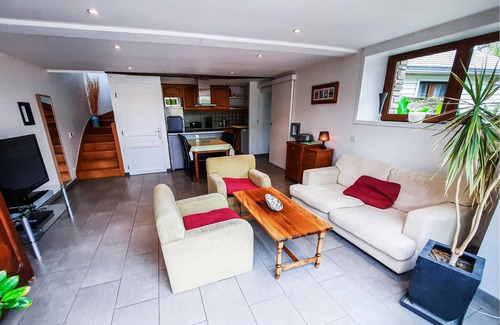Crossac House | These two nicely furnished vacation domiciles (the two-bedroom FBL041 and the three-bedroom FBL042)