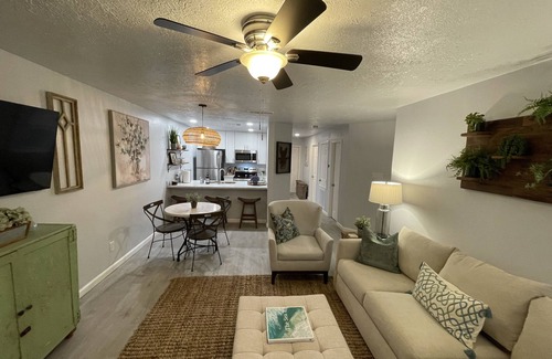 Galveston Condo | TheView210 2bed 2bath Beachfront Babe’s Beach Hot Tub Pool Pickle Tennis court
