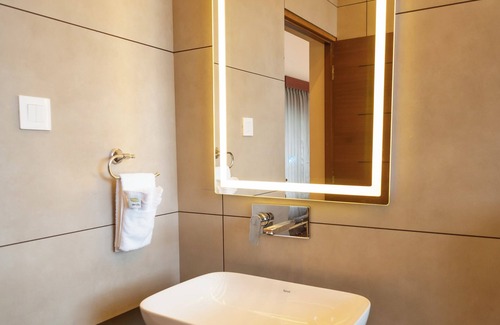 Sulthan Bathery Hotel | Theyila Wayanad