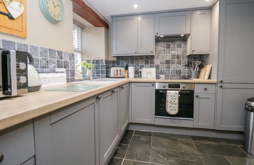 Newland Near Ulverston Cottage | THIMBLE COTTAGE, luxury holiday cottage, with open fire in Pennington