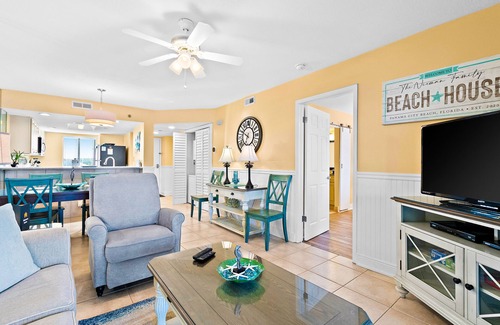 Lower Grand Lagoon Condo | Third-Floor Beachfront Condo w/Free WiFi, Washer/Dryer, Shared Pool, & Hot Tub