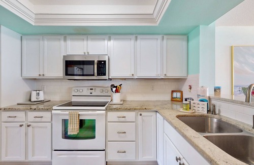 Indian Shores Condo | Third Floor, Oceanfront Condo w/Shared Pool, Ocean View, & Private Washer/Dryer