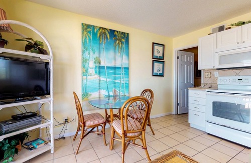 Fort Morgan Condo | Third floor ocean view condo with shared pool and beach access