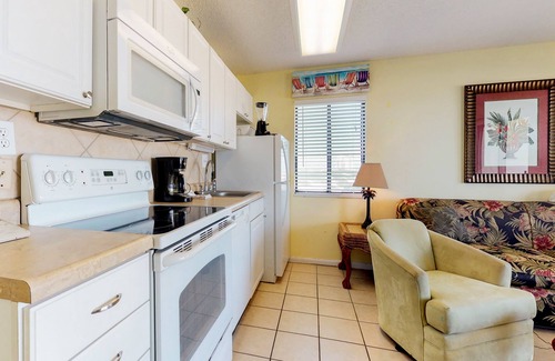 Fort Morgan Condo | Third floor ocean view condo with shared pool and beach access