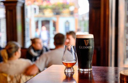 Galway City Centre Hotel | Thirteen On The Green - Eyre Square