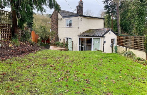 Jackfield Cottage | This 300 year old period property is a perfect touring base.