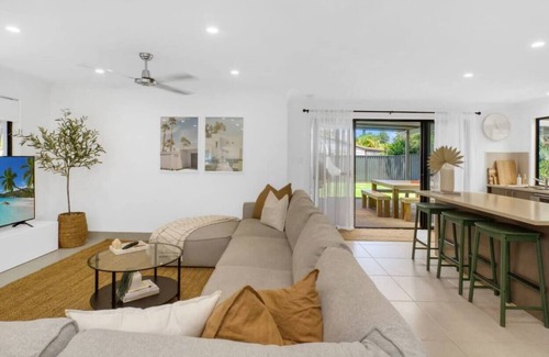 Bli Bli House | This 4BR oasis boasts beautiful decor that blends comfort & style.