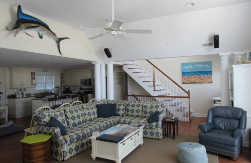 North End House | This 5 bedroom, 3 1/2 bath luxury house sleeps 10 and is located in a beach block