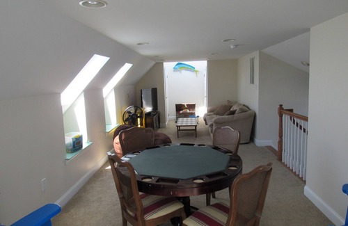 North End House | This 5 bedroom, 3 1/2 bath luxury house sleeps 10 and is located in a beach block