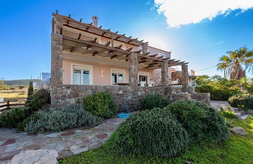 Kontos House | This amazing seafront villa is uniquely located in the northern coast of Aegina