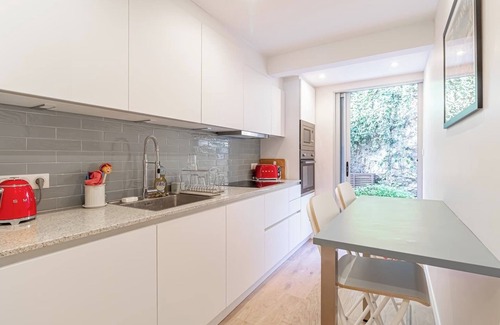 Roquebrune-Cap-Martin Apartment | This apartment is a 1 bedroom(s), 2 bathrooms, located in Roquebrune-Cap-Martin, Provence-Alpes-Côte d'Azur.