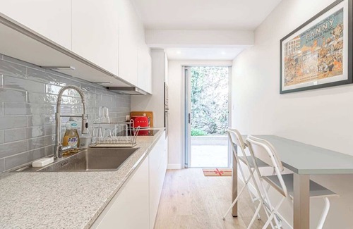 Roquebrune-Cap-Martin Apartment | This apartment is a 1 bedroom(s), 2 bathrooms, located in Roquebrune-Cap-Martin, Provence-Alpes-Côte d'Azur.