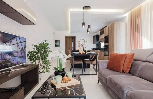 Qawra Apartment | This apartment is a 2 bedroom(s), 1 bathrooms, located in San Pawl il-Baħar, null.