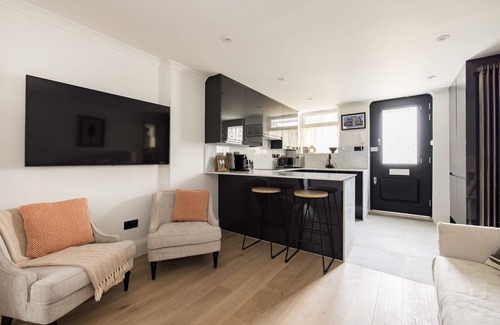Fulham Apartment | This apartment is a 0 bedroom(s), 1 bathrooms, located in London, London.