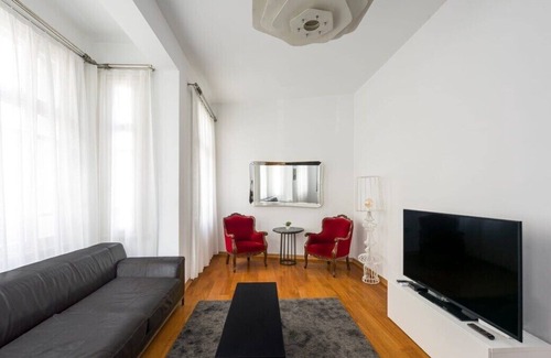 Kabatas Apartment | This apartment is a 2 bedroom(s), 1 bathrooms, located in Beyoğlu, İstanbul.