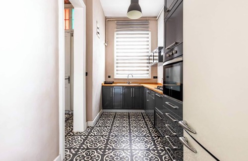 Taksim Apartment | This apartment is a 2 bedroom(s), 2 bathrooms, located in Beyoğlu, İstanbul.
