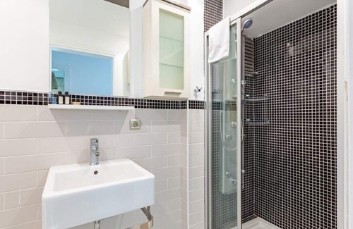 Emirgan Mahallesi Apartment | This apartment is a 2 bedroom(s), 1 bathrooms, located in Sarıyer, İstanbul.