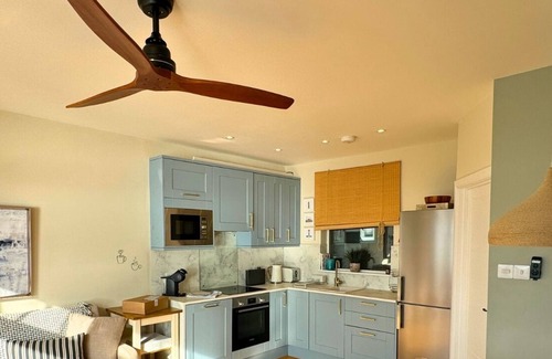 Margate Apartment | This apartment is a 2 bedroom(s), 1 bathrooms, located in Margate, England.